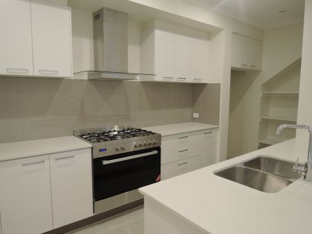 2/8 Lawford Street, BOX HILL NORTH - Photo 5