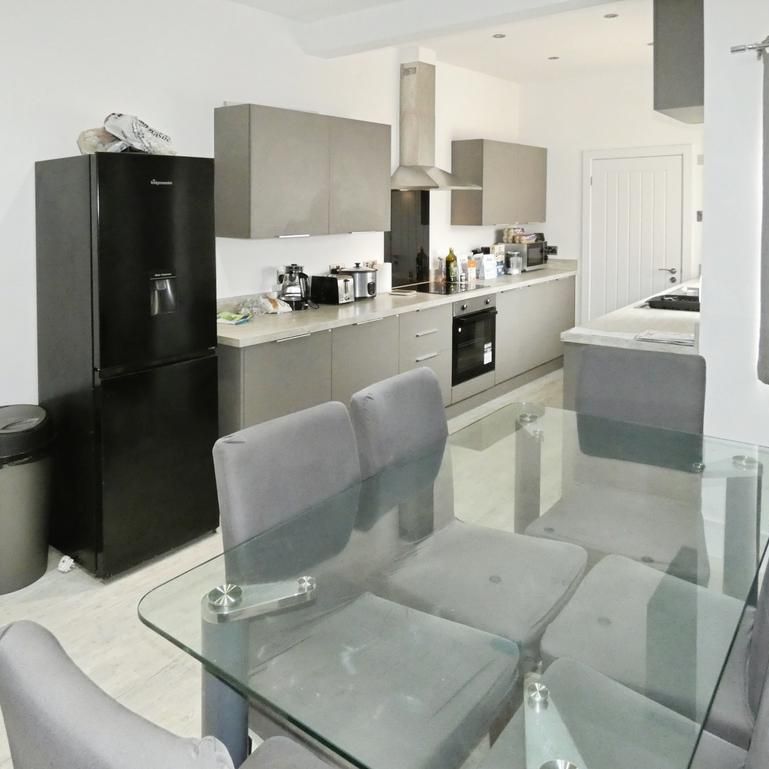 1 bedroom in a house share to rent - Photo 1