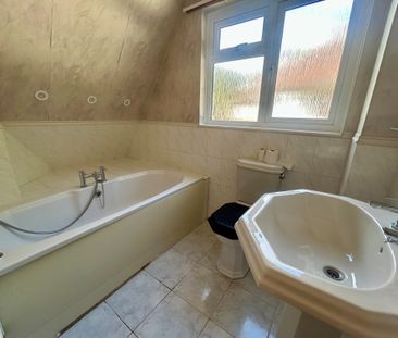 2 bedroom bungalow to rent Cradock Place, Worthing, BN13 - Photo 2