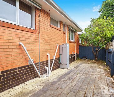 Lovely 2 Bedroom Unit - In The Heart Of Highett! - Photo 4