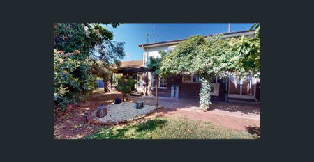 STUNNING DOUBLE STOREY HOME WITH POOL - Photo 4