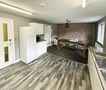 1 bedroom in a house share to rent - Photo 3