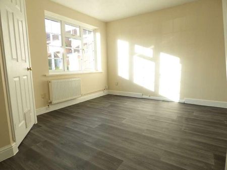 Renshaw Close, Luton, LU2 - Photo 3