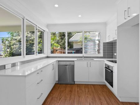 "Cypress" Stylish Townhouse Offering Relaxed Byron Bay Living - Photo 4