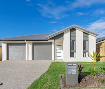 STYLISH & MODERN 2BED HOME WITH LARGE FULLY FENCED BACKYARD - Photo 2