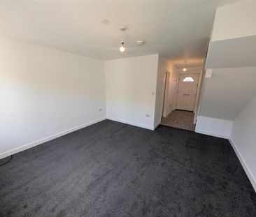 2 bedroom end of terrace house to rent - Photo 4