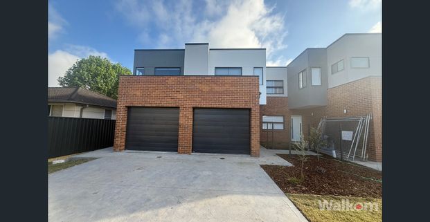 PLEASE DO NOT ATTEND THE PROPERTY BOOK YOUR ONLINE VIDEO TOUR – SEE THE EASY 5 STEP PROCESS BELOW. Please Register To Receive Your Video Tour Link. - Photo 1