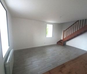 Location Appartement à ST JEAN DE BOURNAY - Photo 3