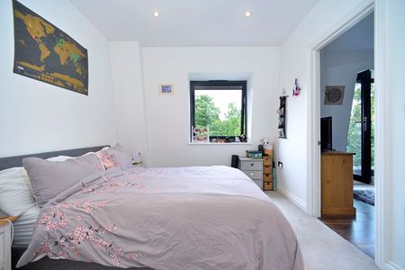 Flambard Way, Godalming, Surrey, GU7 - Photo 3