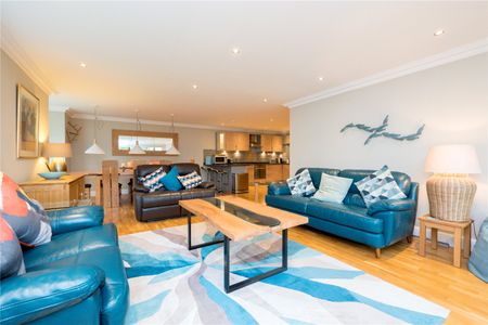 3 bedroom apartment to rent - Photo 2