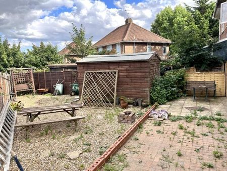 1 bedroom in a house share to rent - Photo 3