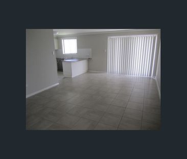 4 BEDROOM HOME LOCATED OXLEY VALE - Photo 2