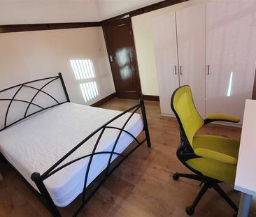 4 bedroom detached house to rent - Photo 2