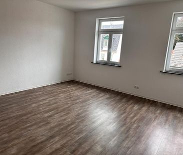 Helle Zweiraumwohnung mit Einbauküche in zentraler Lage - Photo 3