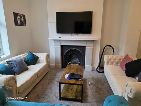 Clayton Park Square, Newcastle Upon Tyne - Photo 3