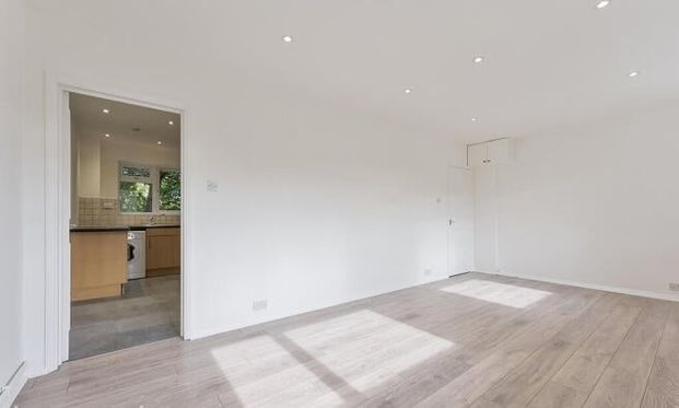 1 Bed Flat, Bray Court, SW16 - Photo 1