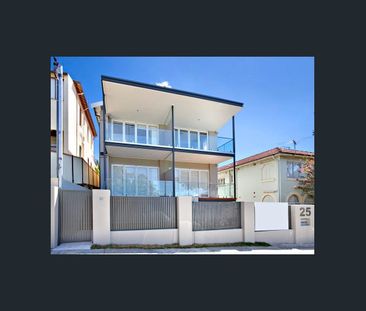 Private Two-Bedroom Bondi Courtyard Apartment - Photo 4