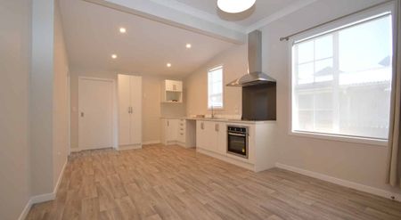 Windsor 3 Bedrooms - Photo 3