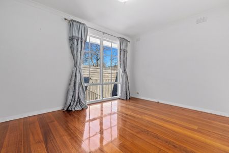 NEAT 2 BEDROOM UNIT CLOSE TO EVERYTHING - Photo 2