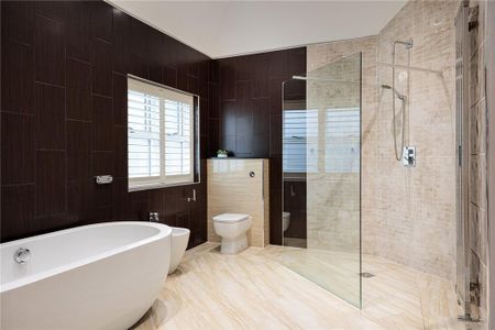 5 bedroom detached house to rent - Photo 2