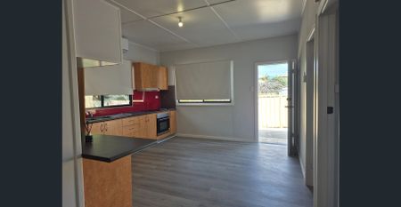 Fully Renovated 1-Bedroom Flat – Just 200m from the Beach! - Photo 3