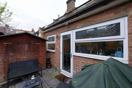 Meadow Road, Colliers Wood, SW19 - Photo 5