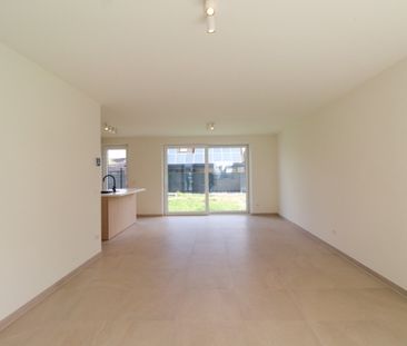 Energiezuinige nieuwbouwwoning te huur in rustige wijk te Sijsele - Photo 1
