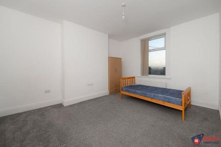 4 bedroom terraced house to rent - Photo 4