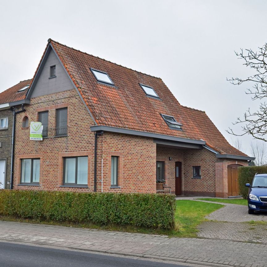 Volledige gerenoveerde woning met zonnig terras en tuin! - Photo 1