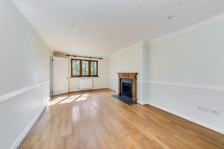 4 bedroom semi-detached house to rent - Photo 3
