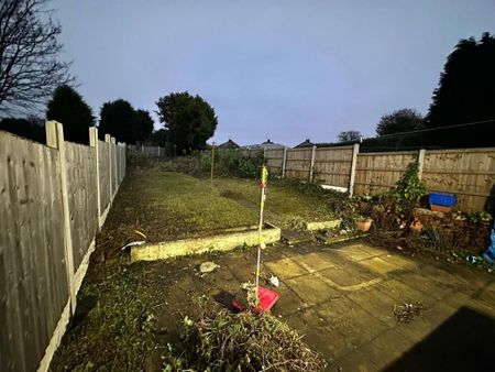 3 bedroom semi-detached house to rent - Photo 4