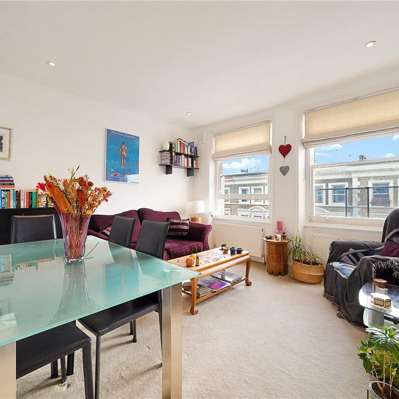 A stunning top floor flat in a period conversion, in close proximity to West Kensington underground station. - Photo 1