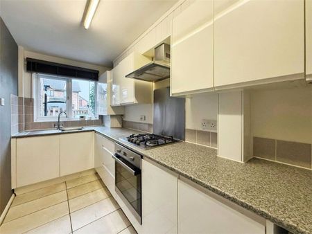 Freesia Drive, Bisley, Woking, Surrey, GU24 9HA - Photo 5