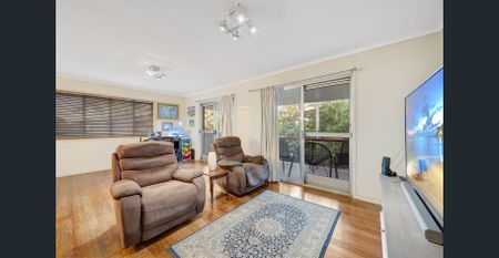 Versatile Family Home with Pool in Prime Strathpine Location - Photo 2