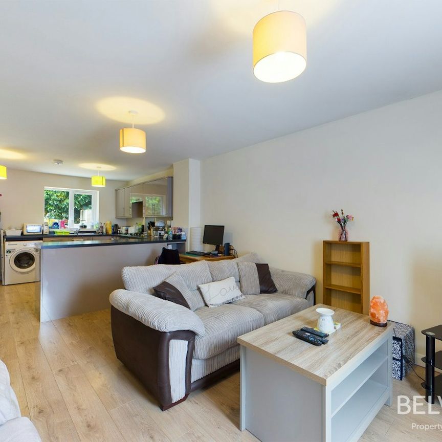 End of terrace house to rent on - Photo 1