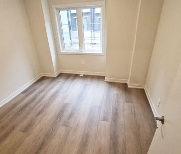 For Lease - 23 Agnes Lane, Richmond Hill, Ontario - Photo 3