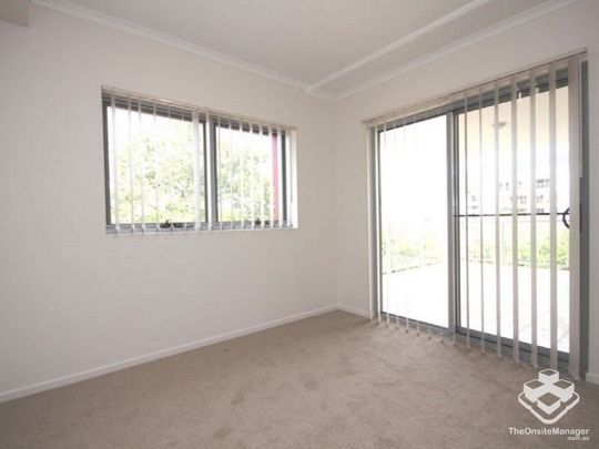 Modern & Spacious Two-Bedroom Apartment in Mount Gravatt East - Photo 1