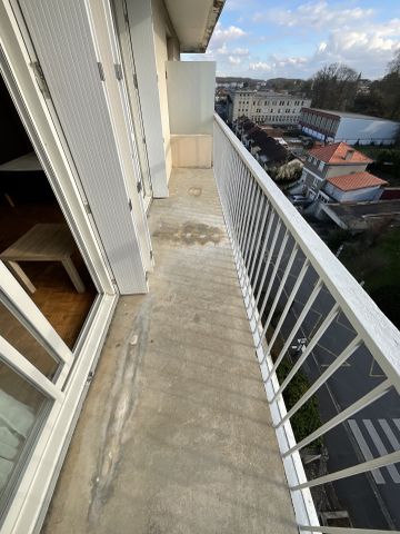 A LOUER - Quartier Vauvert - T1 meublé avec balcon, parking et cave. - Photo 2