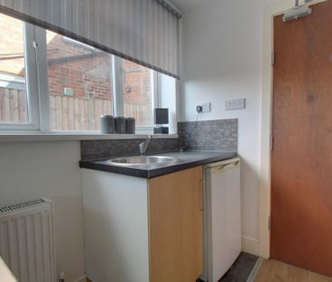 1 bedroom house of multiple occupation to rent - Photo 3