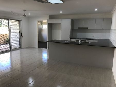 Modern Landsborough Duplex - Photo 3