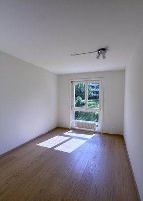 Sublime 4.5 room apartment with included underground parking space - Photo 1