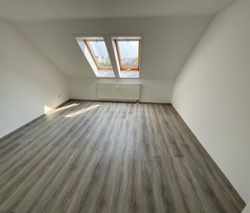 Wohnen in der City! 2-ZKB-Balkonwohnung im Dachgeschoss in der Bahn... - Photo 4