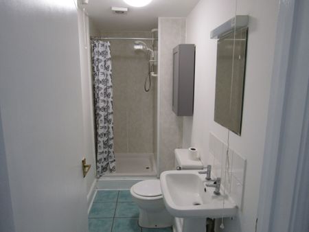 1 bed Apartment - To Let - Photo 5