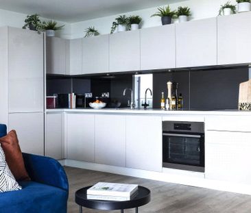 Fairfield Avenue, Staines-upon-Thames, Surrey, TW18 4JW - Photo 5