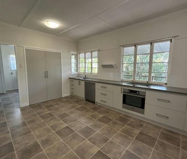 THIS GEM IS LOCATED IN THE HEART OF SOUTH GLADSTONE AND IS AVAILABL... - Photo 5