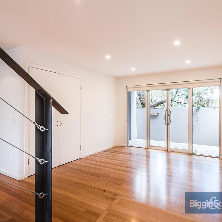 FABULOUS 3 BEDROOM HOUSE SPLIT OVER 4 LEVELS - Photo 1