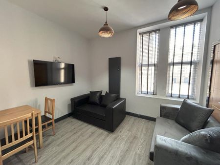 2 bedroom flat to rent - Photo 2