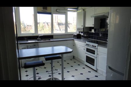 3 Bed Flat, Copeland House, SW17 - Photo 5