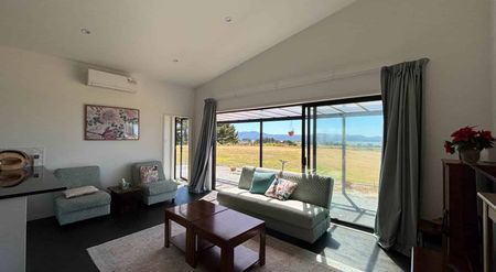 The Escape Awaits: A Secluded Retreat with Bre... - Photo 2