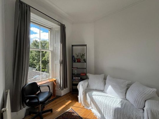3 bedroom flat to rent - Photo 1